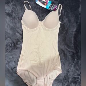 Maidenform Flexees Cream SHAPEWEAR/ Bodysuit NWT